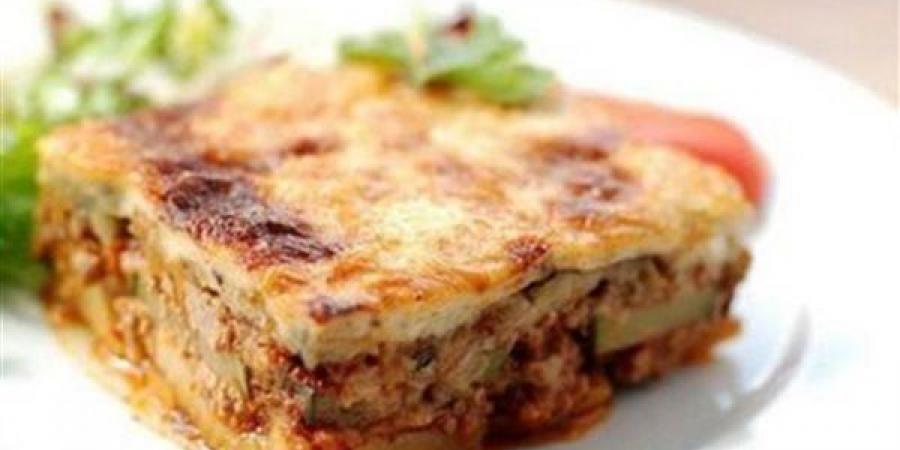 طريقة عمل المسقعة بالبشاميل واللحمة المفرومة بخطوات بسيطة