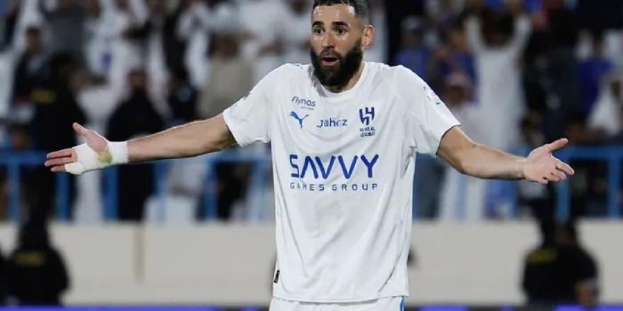 نهاية بنزيمة.. الهلال يقرر فسخ التعاقد واللاعب "يتجه للاعتزال"